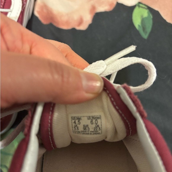 Vans - Picture 4 of 5